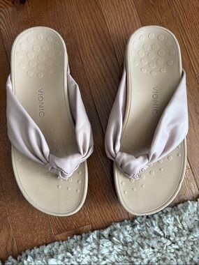 Vionic knotted thong platform wedge sandals size 9 W